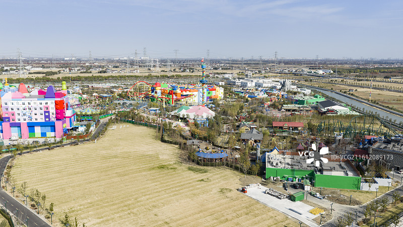 上海乐高乐园鸟瞰图：色彩斑斓的游乐世界图片素材