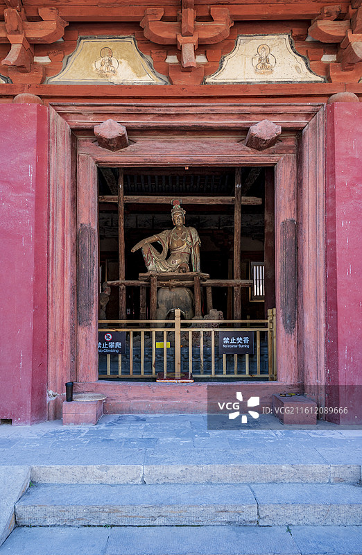 山西省忻州市繁峙县金代建筑岩山寺风光——文殊殿金代彩塑文殊菩萨图片素材