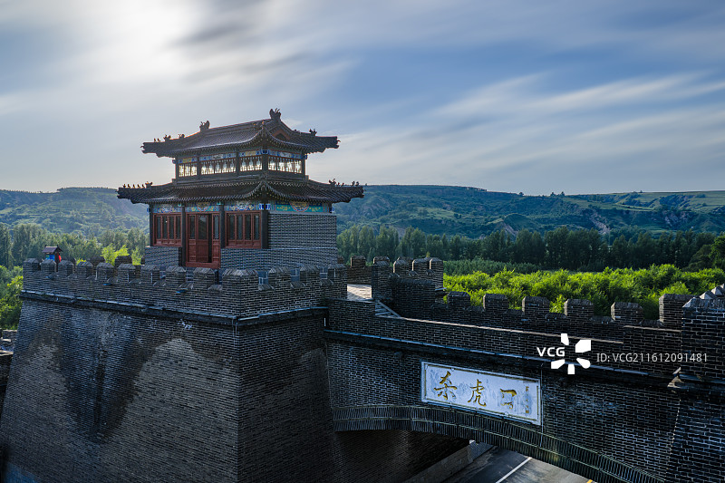 夕阳下的古老的偏头关图片素材