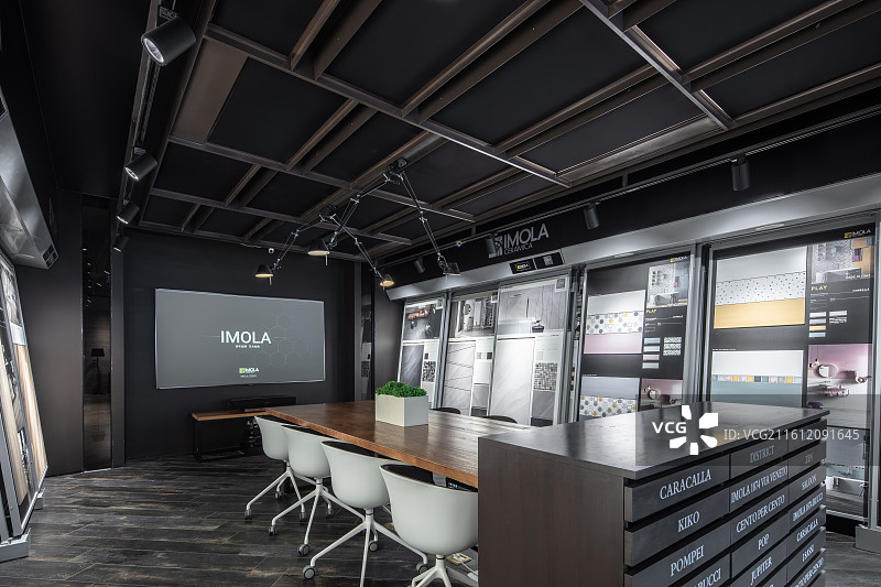 建材品牌展厅会议选材区与样板展示墙图片素材