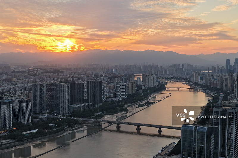 福州台江金融街银行街CBD建筑群闽江黄昏日落橙色天空橘色天空都市航拍图片素材