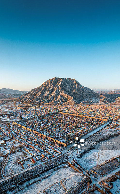 航拍河北怀来鸡鸣驿日落雪景图片素材