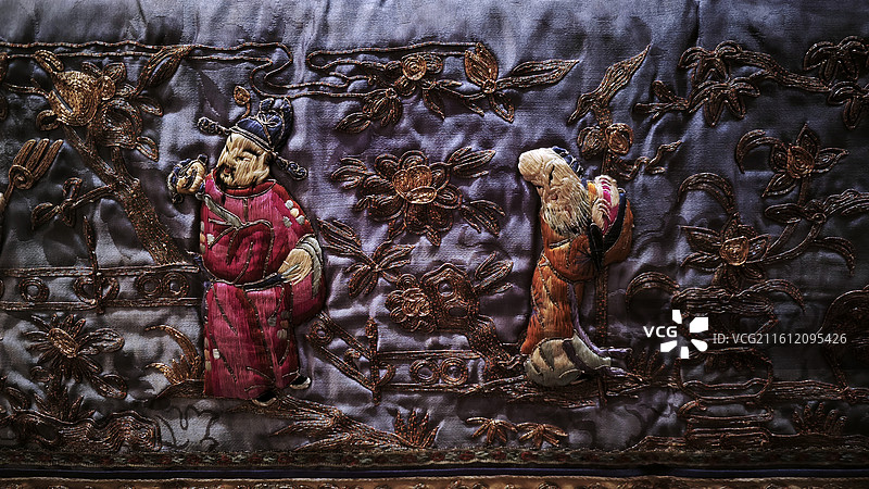 北京市首都博物馆峇峇娘惹土生华人粉彩瓷器服装金饰绣品首饰织物龙纹百子图图片素材