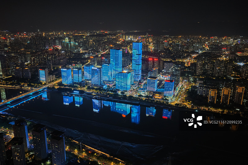 福州台江金融街银行街CBD超高层建筑群夜景照明灯光秀现代时尚都市航拍视角图片素材