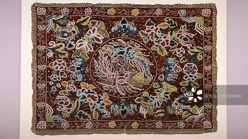 北京市首都博物馆峇峇娘惹土生华人粉彩瓷器服装金饰绣品首饰织物龙纹百子图图片素材