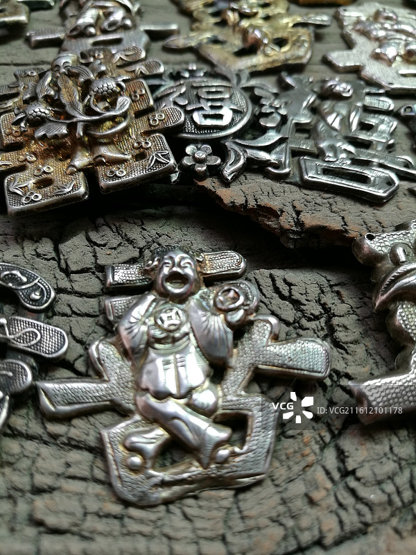 老银首饰品。老物件收藏品古董。辟邪保平安图片素材