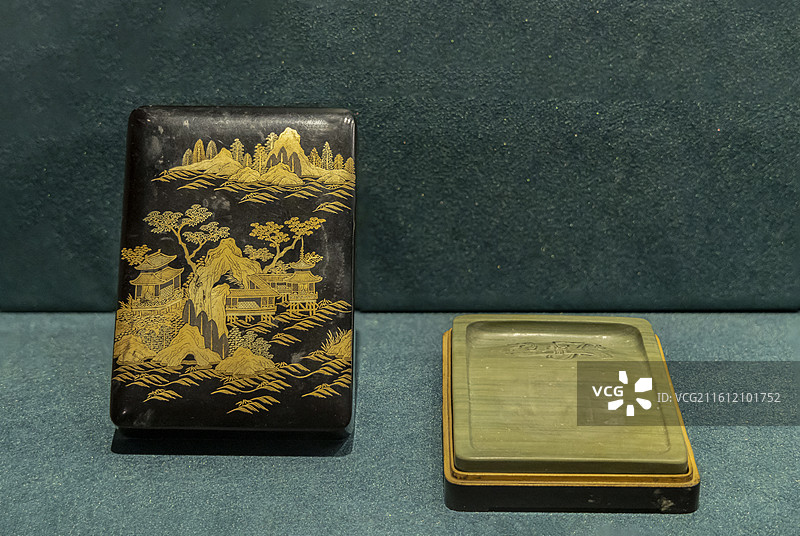 北京故宫“庆祝中泰建交50周年文物特展”：松花石长方砚（清，故宫博物院藏）图片素材