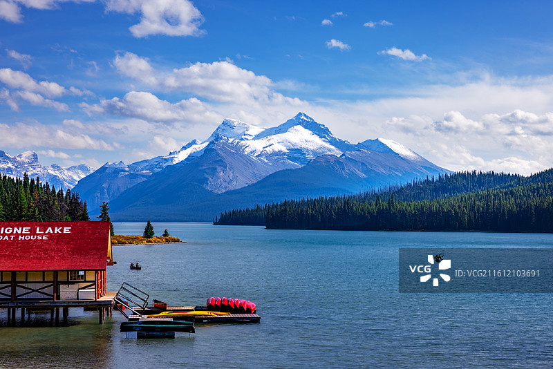 加拿大贾斯珀国家公园玛琳湖图片素材