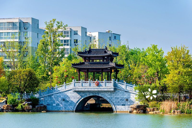 中国河南南阳卧龙岗景区园林风光图片素材