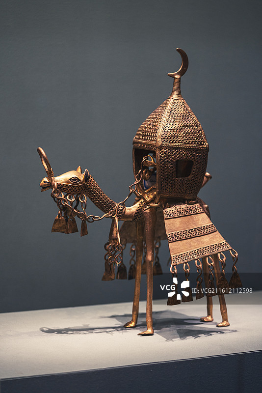 北京中央礼品文物管理中心 铜雕驼轿图片素材