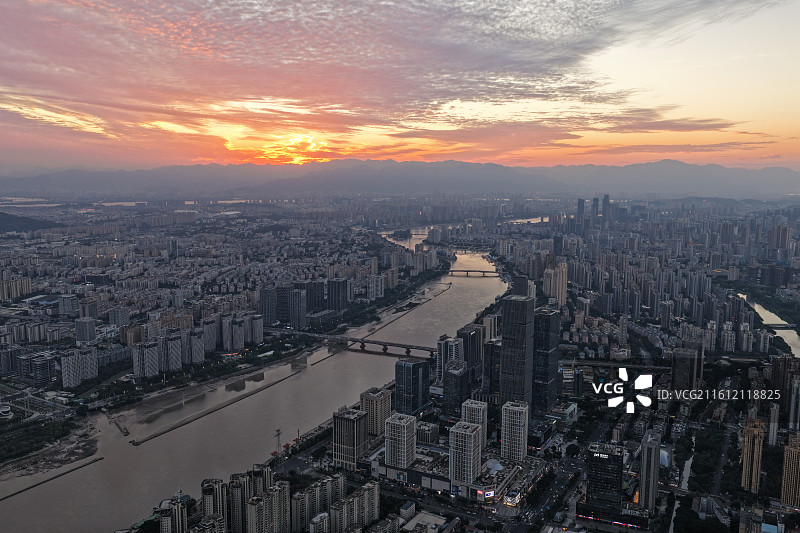 福州台江金融街银行街CBD建筑群闽江黄昏日落橙色天空橘色天空都市航拍图片素材