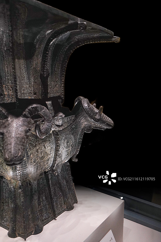 中国国家博物馆藏商代四羊青铜方尊图片素材