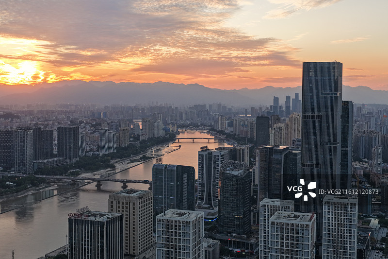 福州台江金融街银行街CBD建筑群闽江黄昏日落橙色天空橘色天空都市航拍图片素材