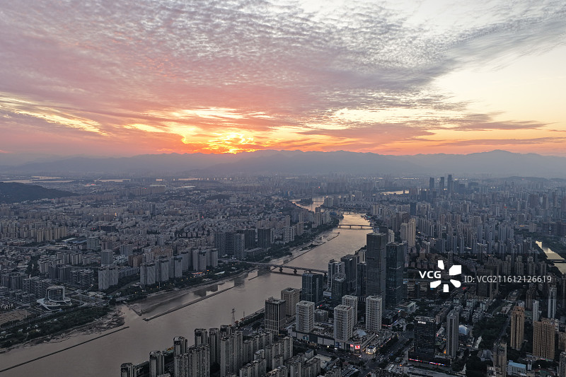 福州台江金融街银行街CBD建筑群闽江黄昏日落橙色天空橘色天空都市航拍图片素材