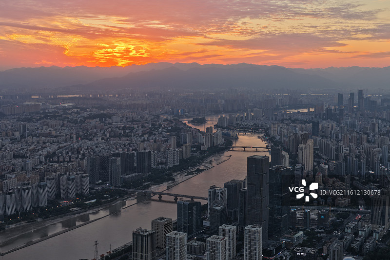 福州台江金融街银行街CBD建筑群闽江黄昏日落橙色天空橘色天空都市航拍图片素材