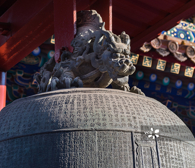 北京雍和宫钟楼明代最胜寺铜钟蒲牢图片素材