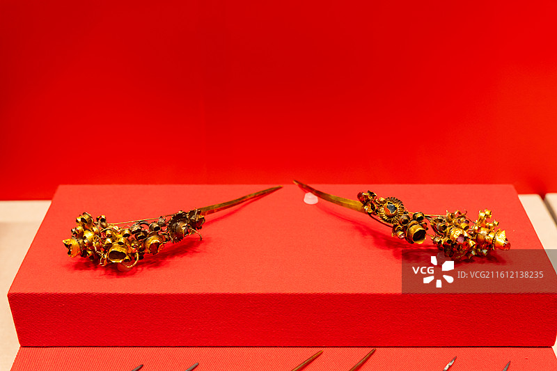 金镶宝花卉鬓钗，明代荆藩珍宝的文化密码展（佛山祖庙），蕲春县博物馆藏图片素材