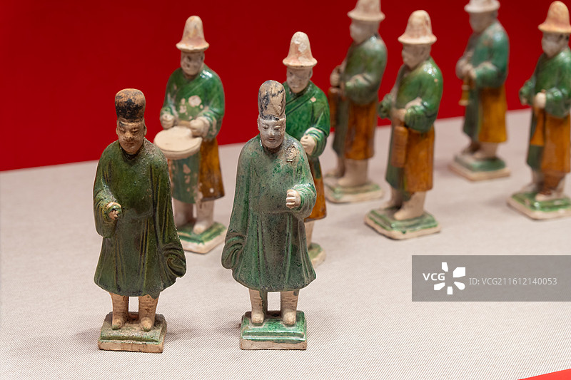 三彩釉陶出行仪仗人物陶俑，明代荆藩珍宝的文化密码展（佛山祖庙），蕲春县博物馆藏图片素材