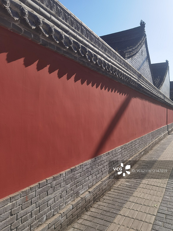 陕西省西安市新乐路经九路街景：长乐坊敕建万寿八仙宫红墙八仙庵红墙路标图片素材