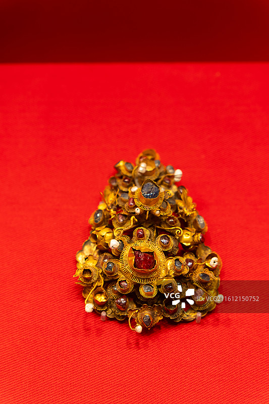 金镶宝蜂蝶赶菊挑心，明代荆藩珍宝的文化密码展（佛山祖庙），蕲春县博物馆藏图片素材