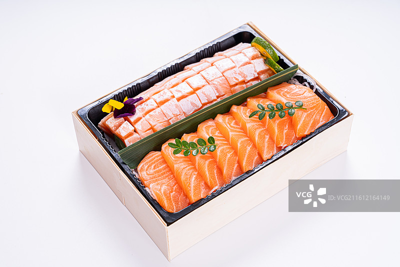 三文鱼金枪鱼刺身拼盘图片素材