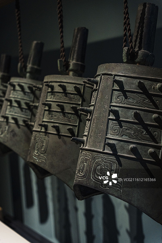 西周中期至春秋早期戎生编钟（保利艺术博物馆藏)图片素材