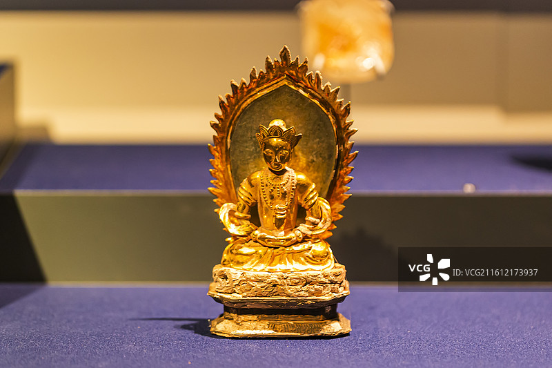 嵌石火焰背光木座金佛 清 密云区董各庄清皇子墓出土 首都博物馆“北京通史陈列”展图片素材
