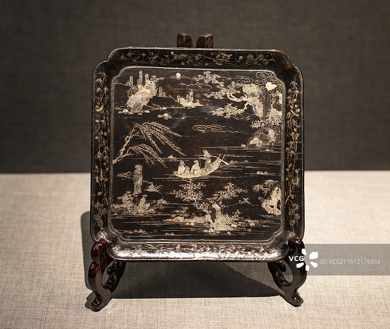 清 黑漆嵌螺钿人物故事图委角方盘 南京博物院图片素材