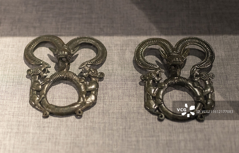 异兽形青铜马镳 公元前8-前7世纪 埃兰时期 礼萨•阿巴西博物馆 南京博物院图片素材