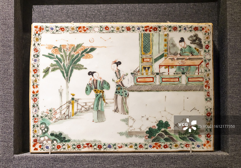 莺莺听琴 五彩西厢记故事图插牌 清康熙 南京博物院图片素材