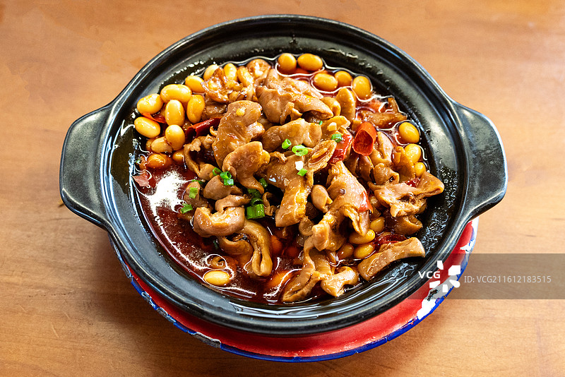 黄豆烧肥肠砂锅图片素材