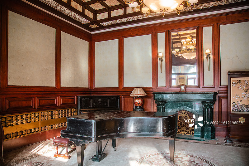 吉林长春伪满皇宫博物院同德殿钢琴间图片素材