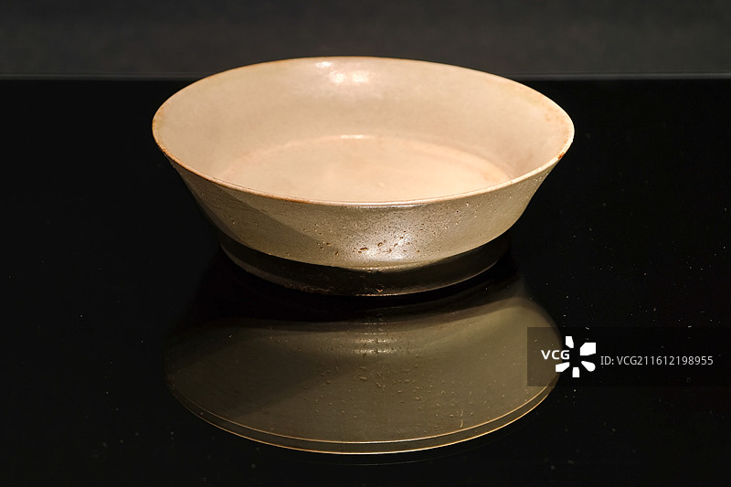 五代-秘色瓷浅盘 杭州市博物馆图片素材