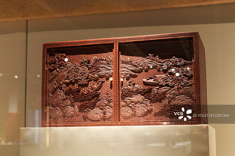 清代堆漆苇塘刻船人物盒，华夏漆器博物馆，沈阳城市旅游景点，文物古玩收藏艺术图片素材