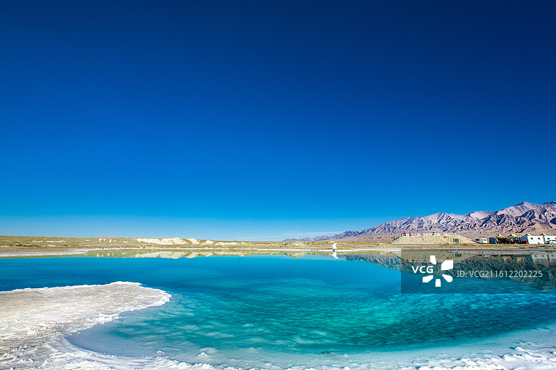 中国青海省海西蒙古族藏族自治州大柴旦翡翠湖山水景观图片素材