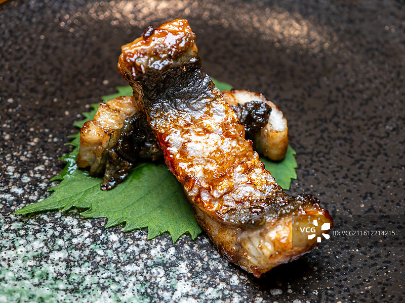 照烧酱炭烤鳗鱼块图片素材