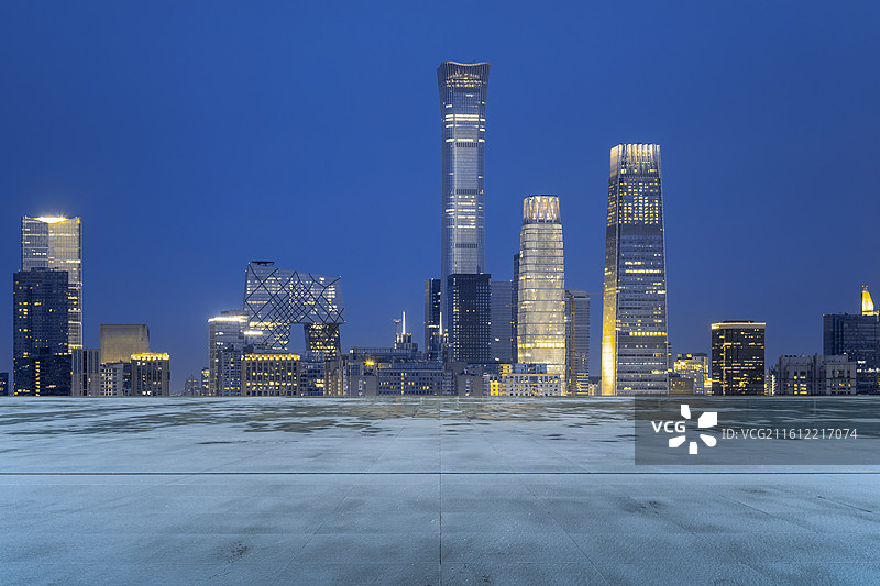 北京国贸CBD城市天际线，智慧城市，科技城市，北京下雪的地面广场图片素材