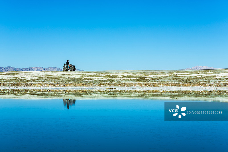 中国青海省海西蒙古族藏族自治州大柴旦翡翠湖山水景观图片素材