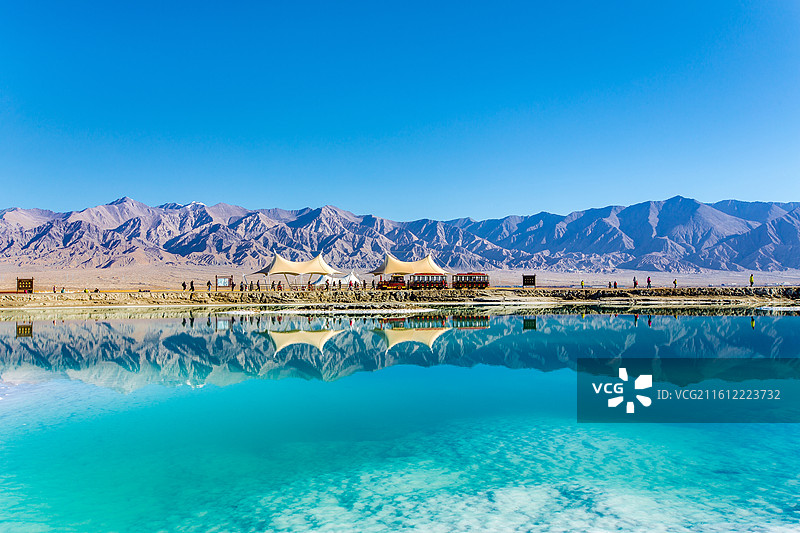 中国青海省海西蒙古族藏族自治州大柴旦翡翠湖山水景观图片素材