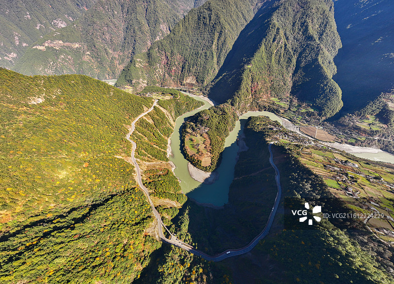 俯拍云南怒江第一湾风光图片素材