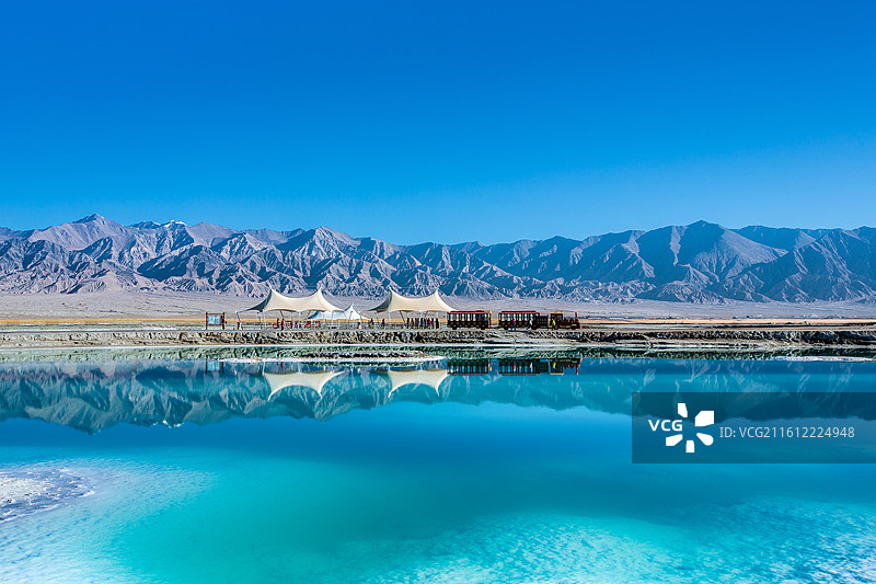中国青海省海西蒙古族藏族自治州大柴旦翡翠湖山水景观图片素材