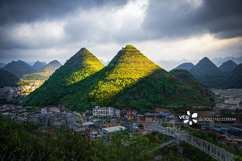 贵州安龙金字塔图片素材