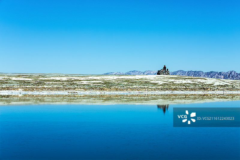 中国青海省海西蒙古族藏族自治州大柴旦翡翠湖山水景观图片素材