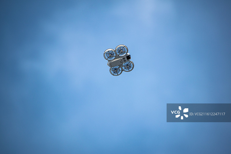 户外无人机放飞、无人机、迷你无人机图片素材
