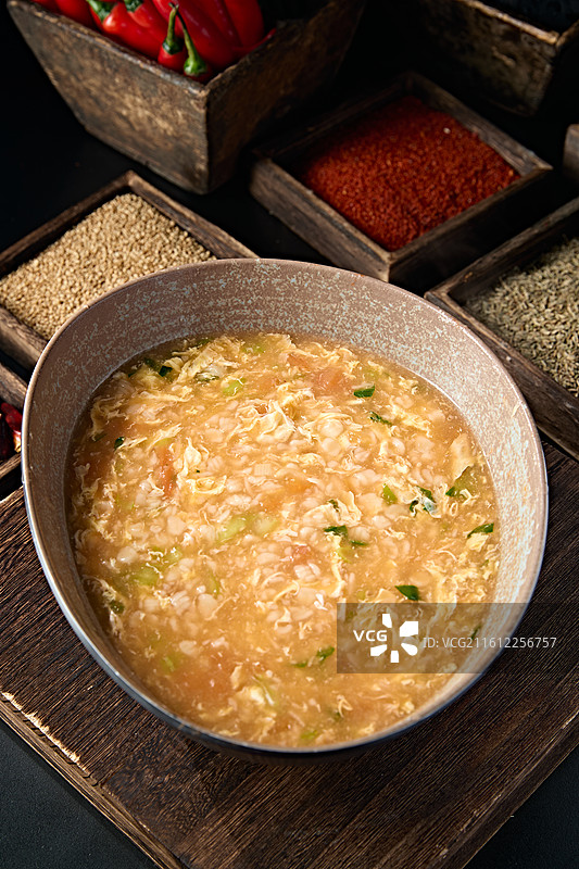 鸡蛋菠菜疙瘩汤图片素材