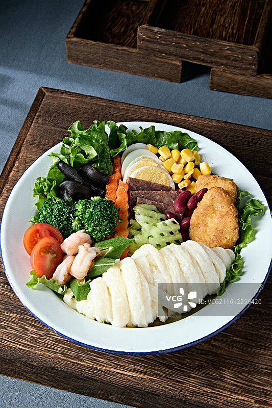 牛筋面为主的轻食健康减脂餐图片素材