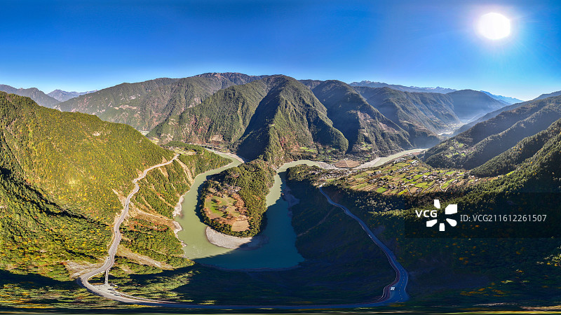 俯拍云南怒江第一湾风光图片素材