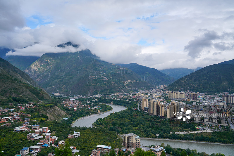 四川省阿坝藏族羌族自治州茂县云雾缭绕景观图片素材
