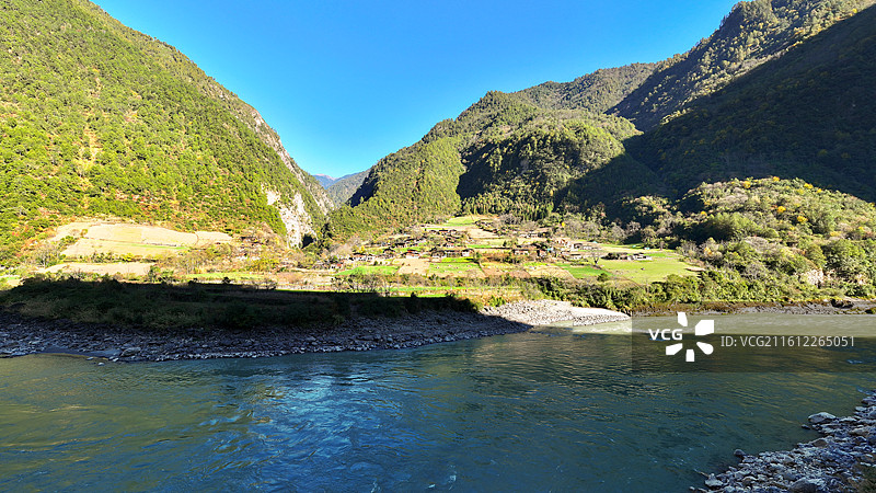 云南贡山县丙中洛镇雾里村风光图片素材
