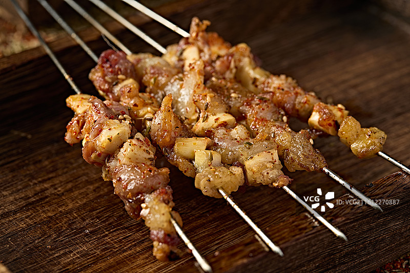 炭烤美味羊肉筋图片素材